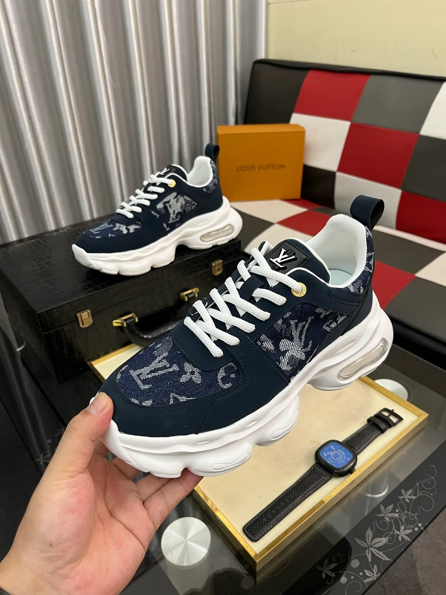 Men's shoes 💰458⌚️⌚️LV Louis Vuitton. The latest trendy casual shoes are popular in physical stores in sizes 38-44. New spring and summer comfortable imported custom original cowhide, unique jacquard fabric element design. Paired with sheepskin lining, Lv original bottom, [taiyang][taiyang] high-end packaging and high quality💪Details determine the quality, you can enter and leave the counter at will, welcome to compare🇮🇹